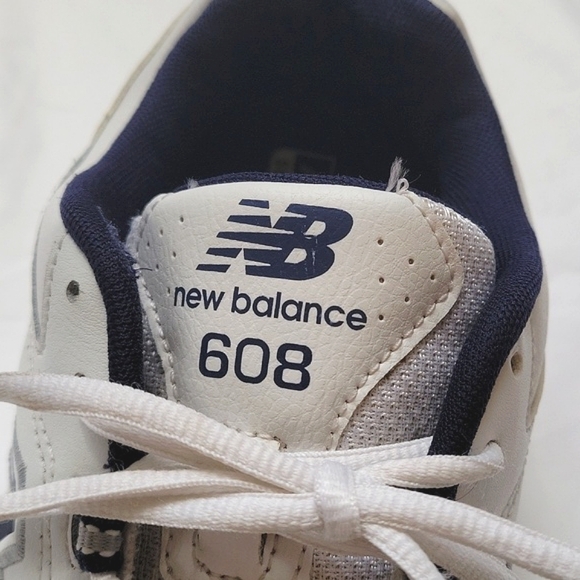 NEW BALANCE Sneakers. Comfort Insert. Size 10. COLOR White and Blue. - Picture 7 of 17